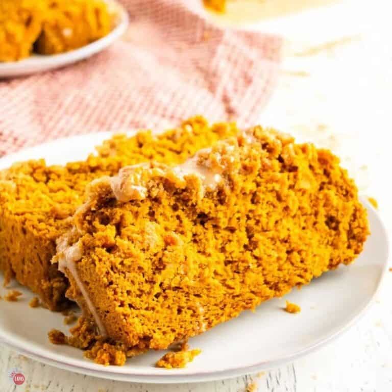 slices of pumpkin bread with streusel topping